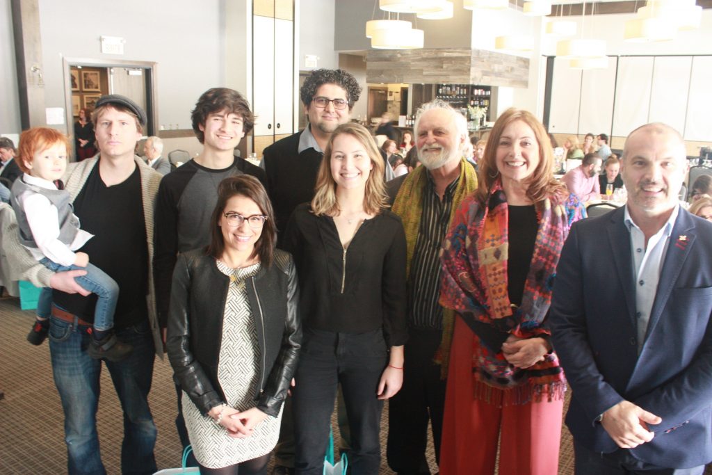 Les lauréats du Prix Concours de poésie, édition 2018-2019, accompagnés de Jean-Paul Perreault (Président d'Impératif français), Martins Gélinas (Directeur-Général de la Société St Jean Baptiste et donateur de bourse) et Héloïse Tebboune (coordinatrice du prix). Les lauréats du Prix Concours de poésie, édition 2018-2019, accompagnés de Jean-Paul Perreault (Président d'Impératif français), Martins Gélinas (Directeur-Général de la Société St Jean Baptiste et donateur de bourse) et Héloïse Tebboune (coordinatrice du prix).