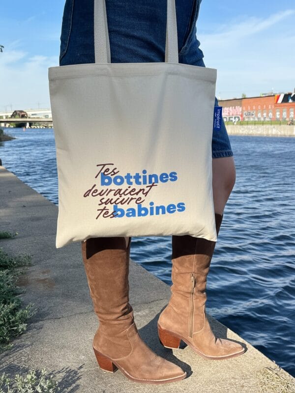 Sac fourre-tout « Tes bottines devraient suivre tes babines »